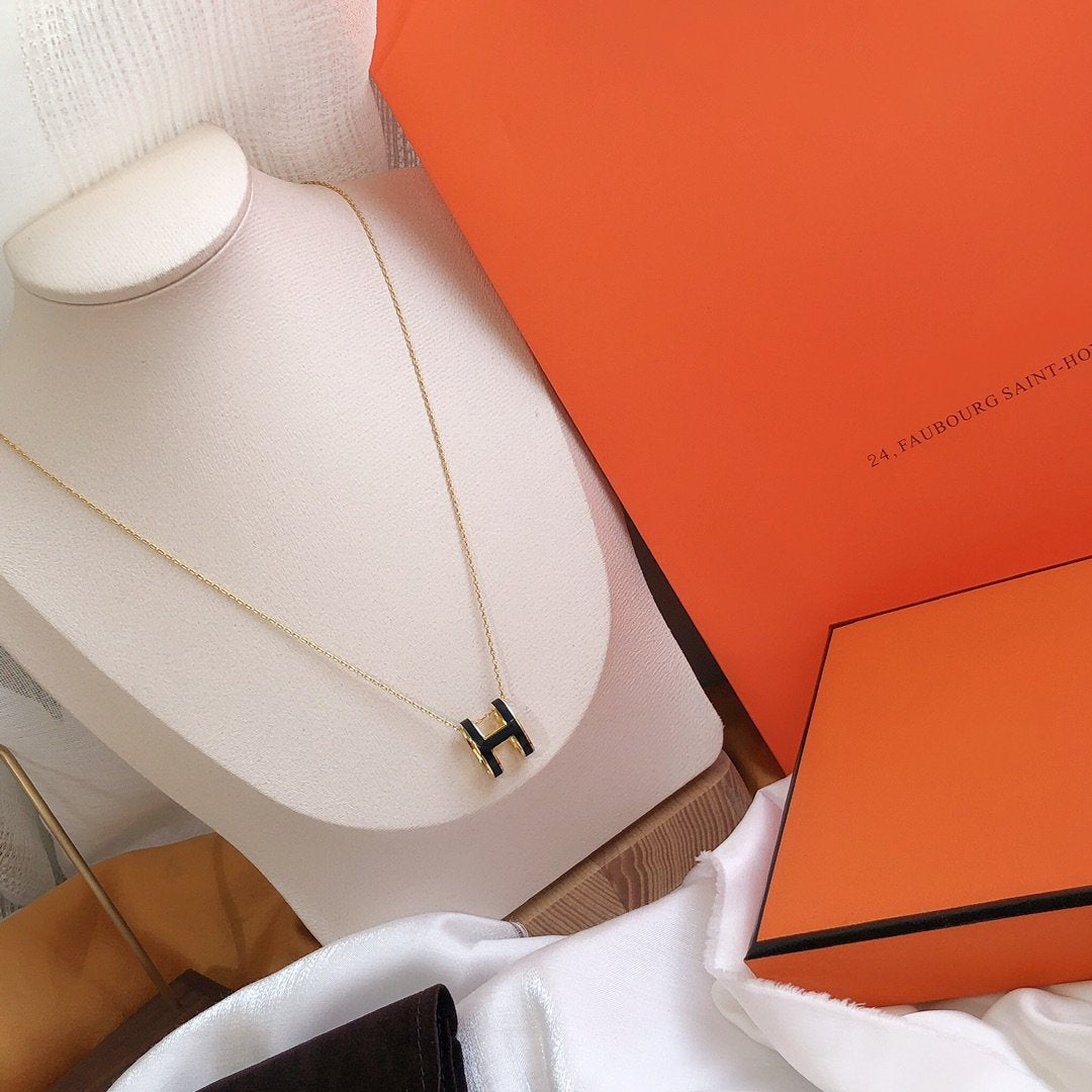 [AuraEcho]HM CLIC BLACK ENAMEL GOLD NECKLACE