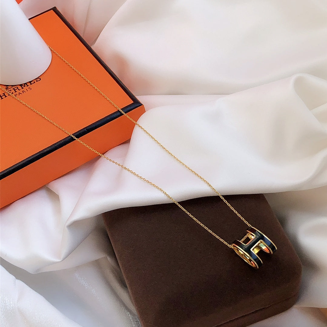 [AuraEcho]HM CLIC BLACK ENAMEL GOLD NECKLACE